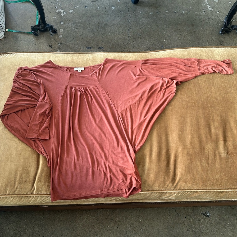 Stretch Fine Lightweight Fabric Batman wing sleeve S/M size brick color Rust